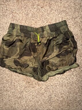 No Boundaries XL Camo Print Women's Athletic Shorts - Olive Green